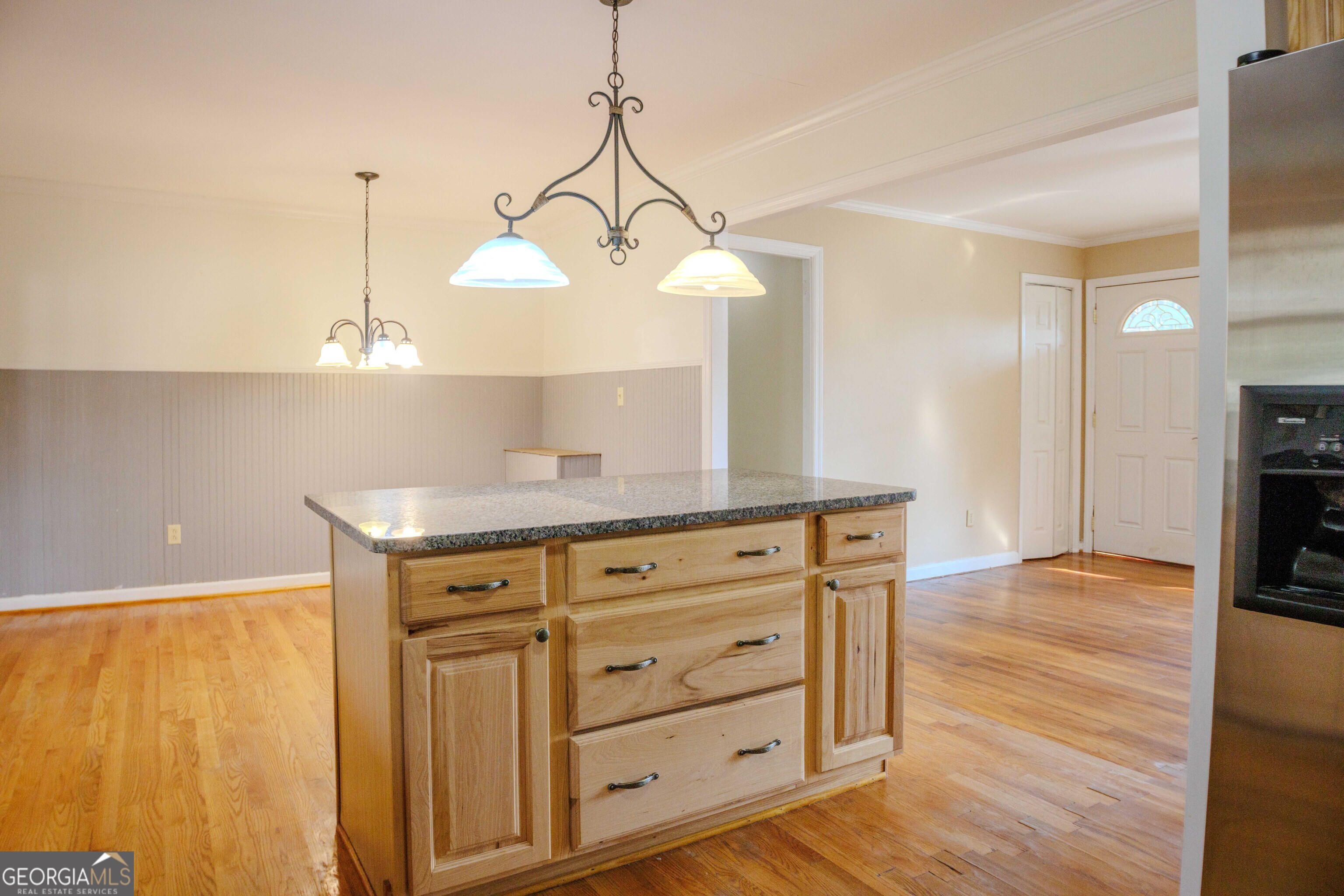 239 Hendry Lane Washington, GA 30673 - Photo 9 of 31 a view of a granite countertop cabinets