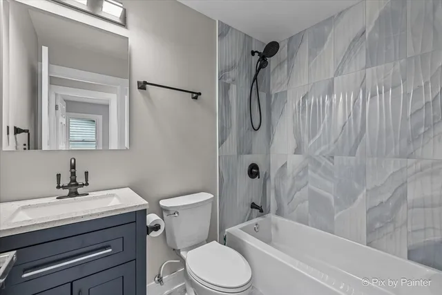 $319,000 | 14 Lakewood Drive, Oakwood Hills, IL 60013