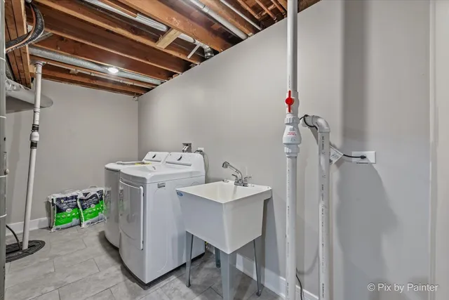 $319,000 | 14 Lakewood Drive, Oakwood Hills, IL 60013