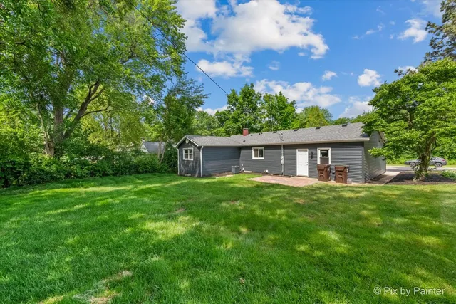 $319,000 | 14 Lakewood Drive, Oakwood Hills, IL 60013