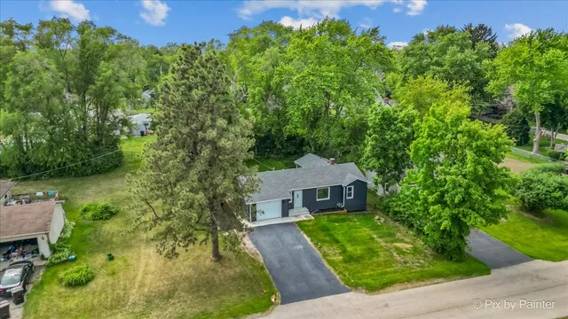 $319,000 | 14 Lakewood Drive, Oakwood Hills, IL 60013