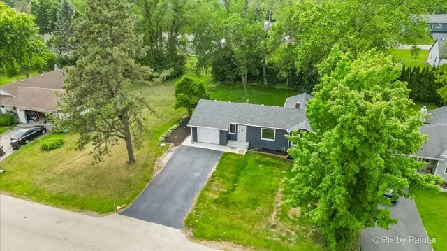 $319,000 | 14 Lakewood Drive, Oakwood Hills, IL 60013