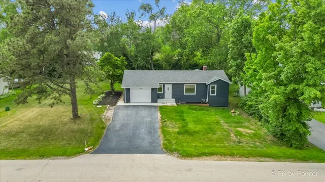 $319,000 | 14 Lakewood Drive, Oakwood Hills, IL 60013