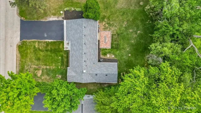 $319,000 | 14 Lakewood Drive, Oakwood Hills, IL 60013