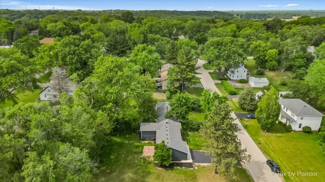 $319,000 | 14 Lakewood Drive, Oakwood Hills, IL 60013