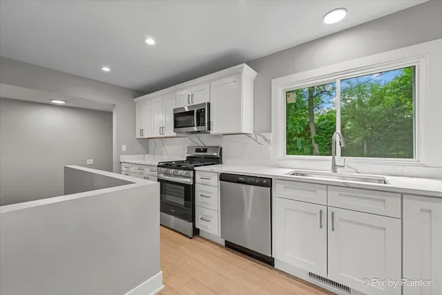 $319,000 | 14 Lakewood Drive, Oakwood Hills, IL 60013