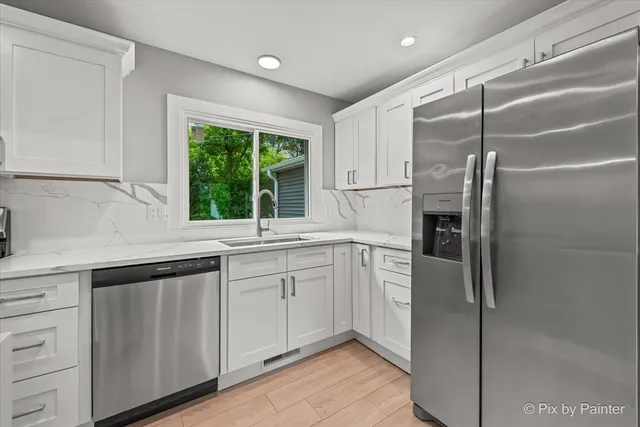 $319,000 | 14 Lakewood Drive, Oakwood Hills, IL 60013