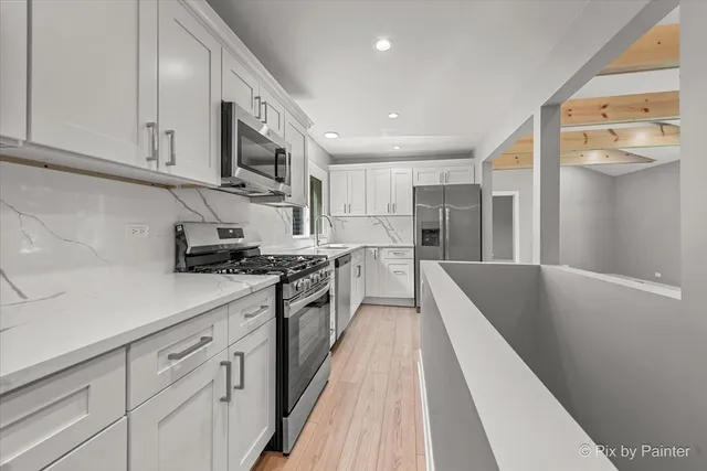 $319,000 | 14 Lakewood Drive, Oakwood Hills, IL 60013