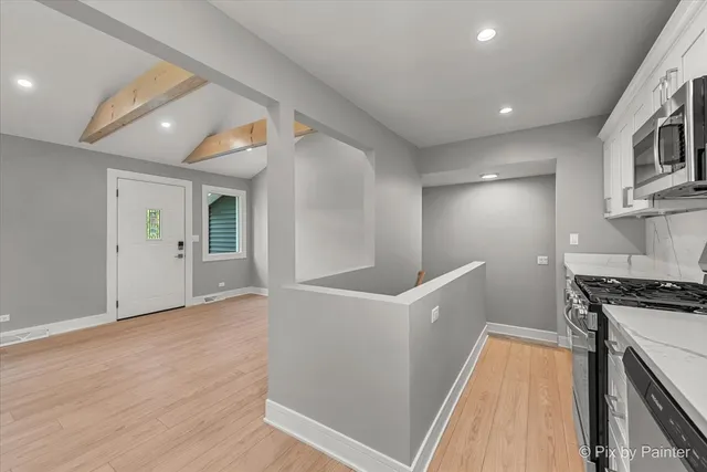 $319,000 | 14 Lakewood Drive, Oakwood Hills, IL 60013