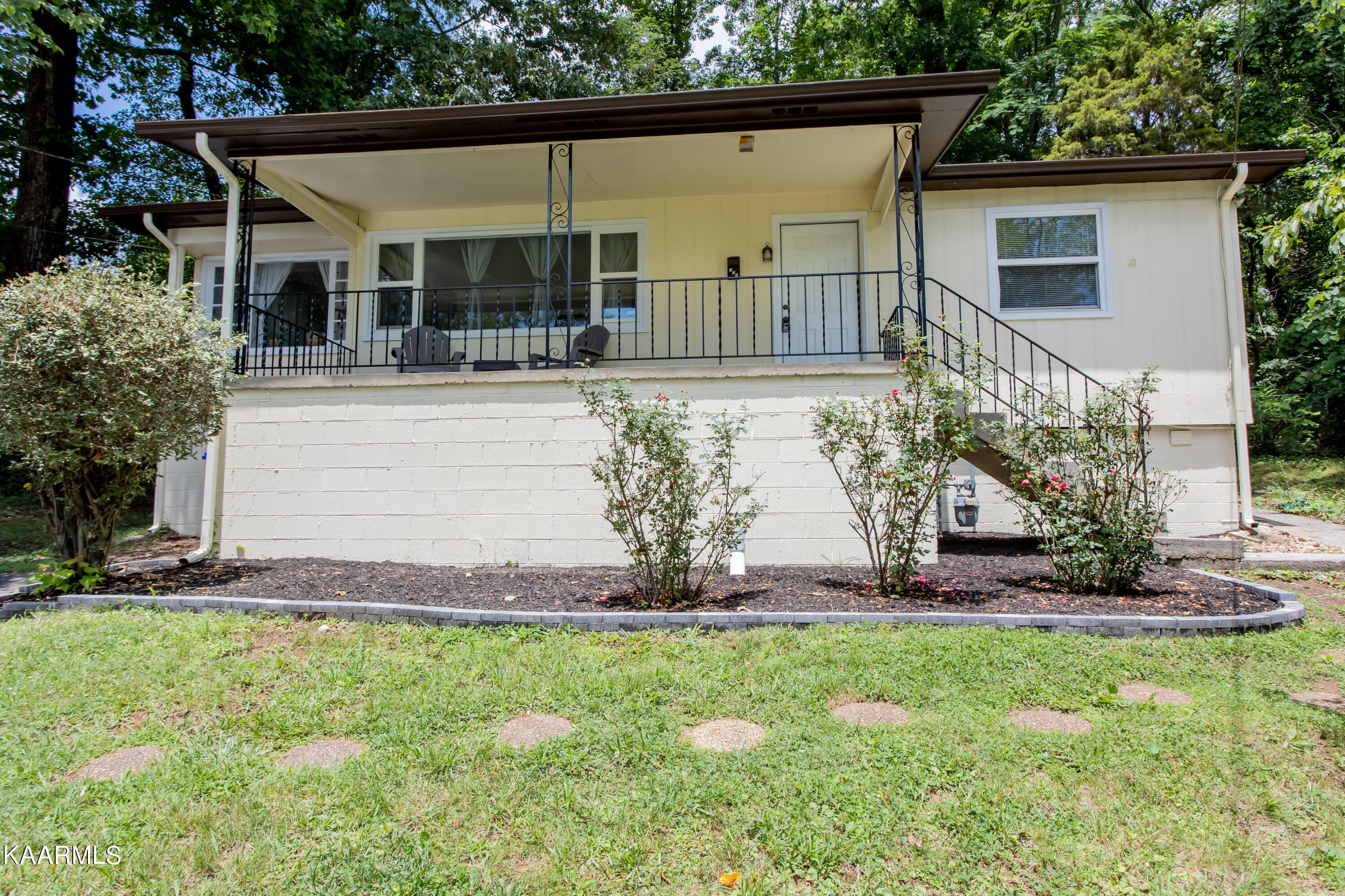 206 Outer Drive Oak Ridge, TN 37830 - Photo 1 of 29 Outer House From Center