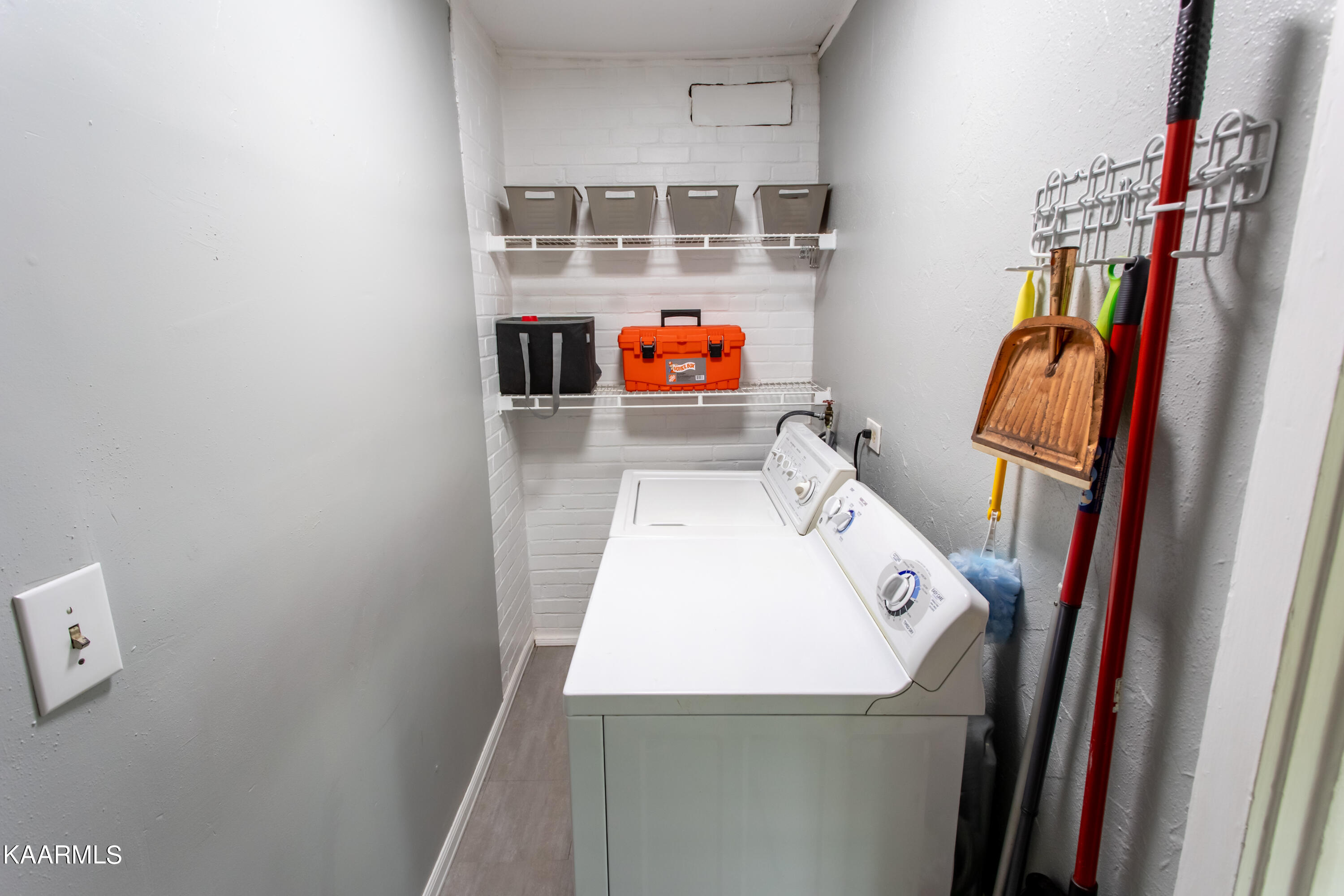 206 Outer Drive Oak Ridge, TN 37830 - Photo 17 of 29 Outer Laundry Room