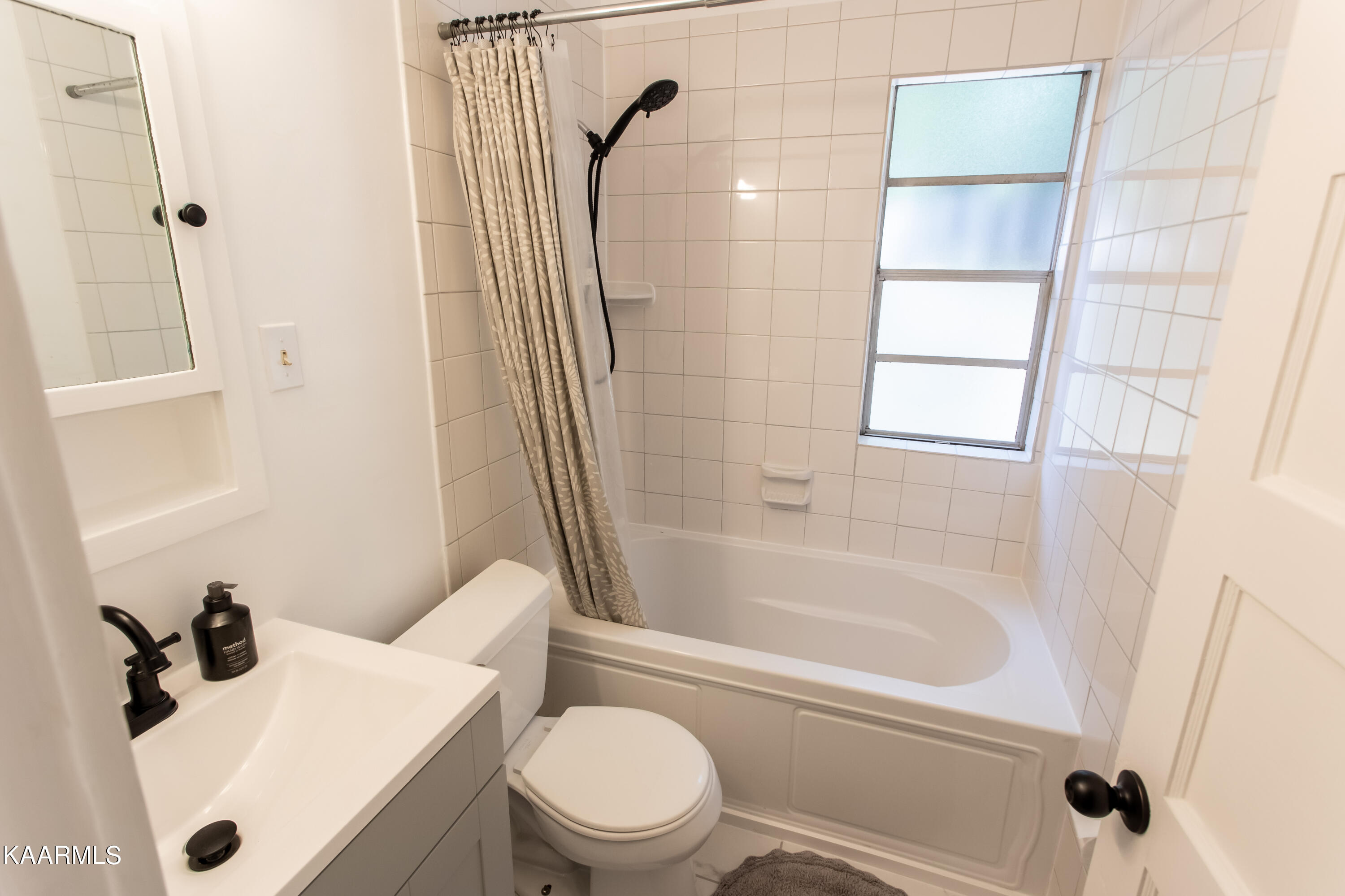 206 Outer Drive Oak Ridge, TN 37830 - Photo 25 of 29 Outer House Bathroom 1