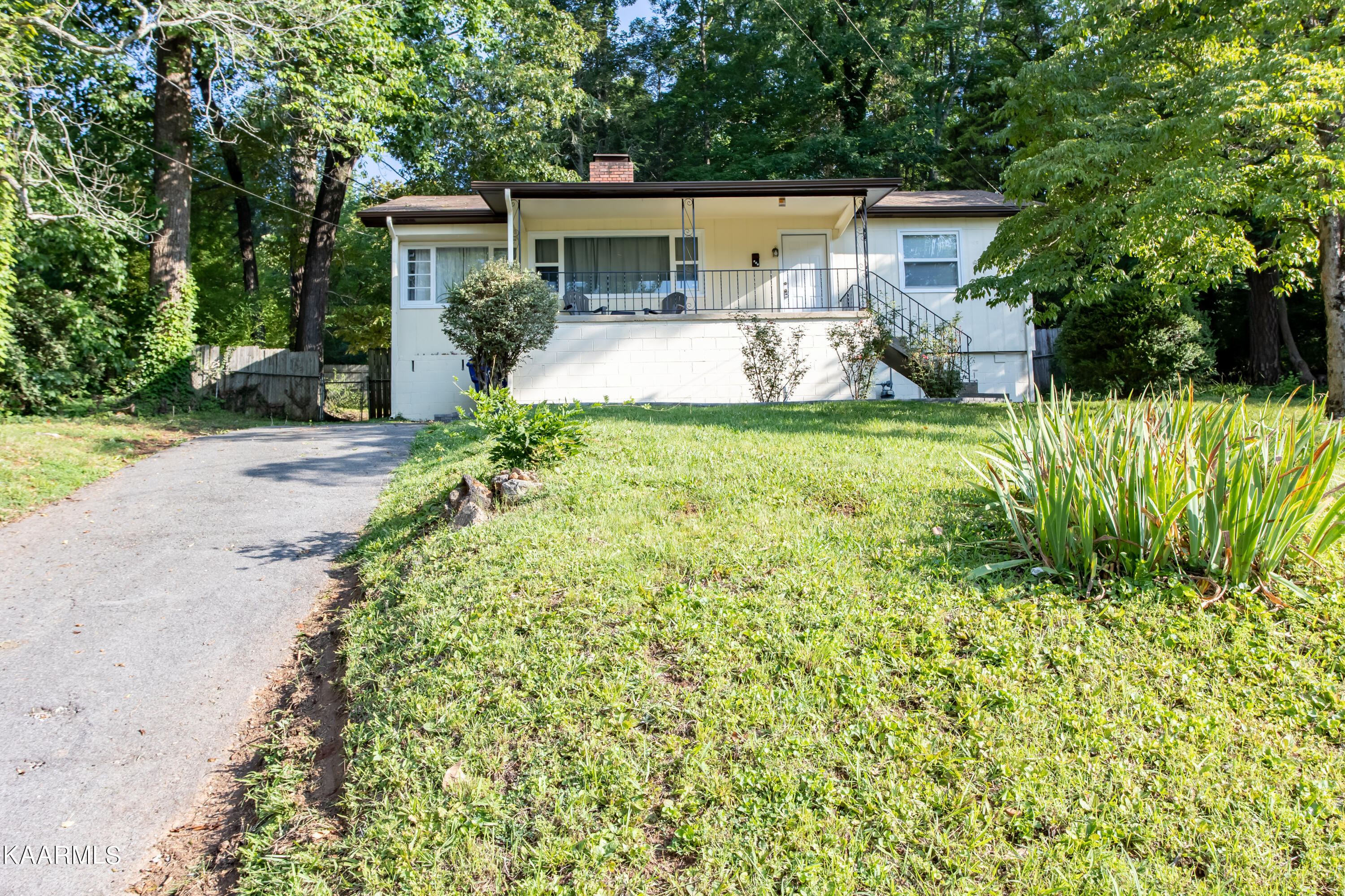 206 Outer Drive Oak Ridge, TN 37830 - Photo 3 of 29 Outer Street Center