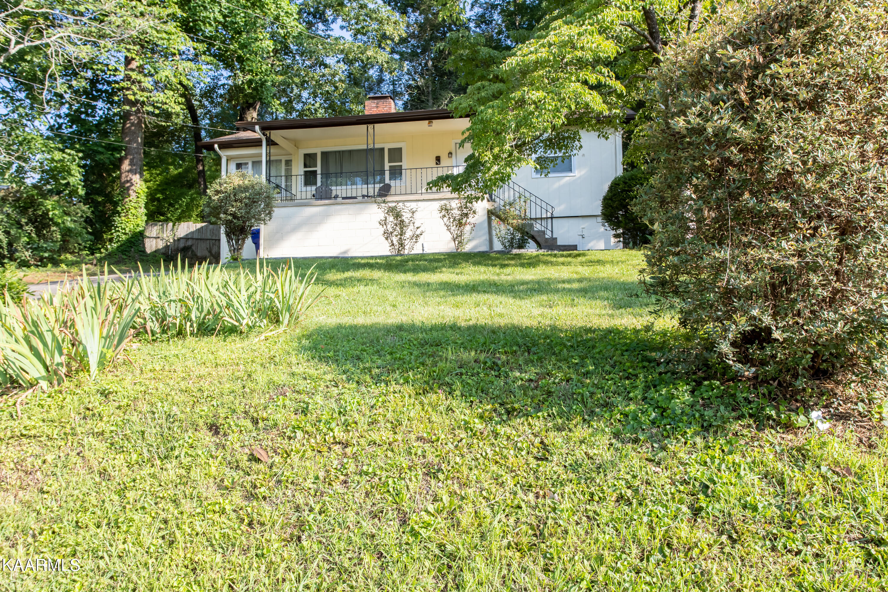 206 Outer Drive Oak Ridge, TN 37830 - Photo 4 of 29 Outer Street Right Center