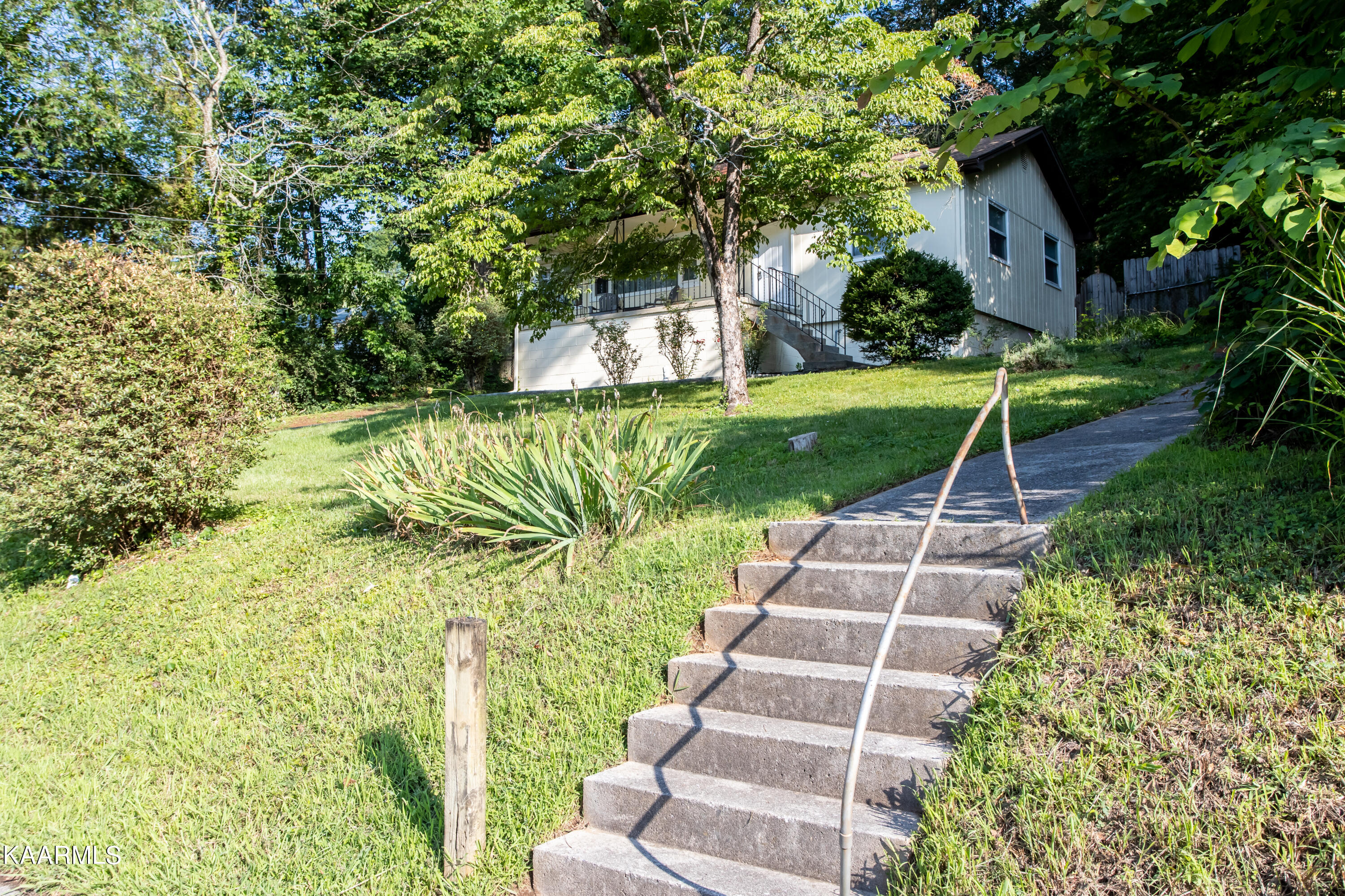 206 Outer Drive Oak Ridge, TN 37830 - Photo 5 of 29 Outer Street Right