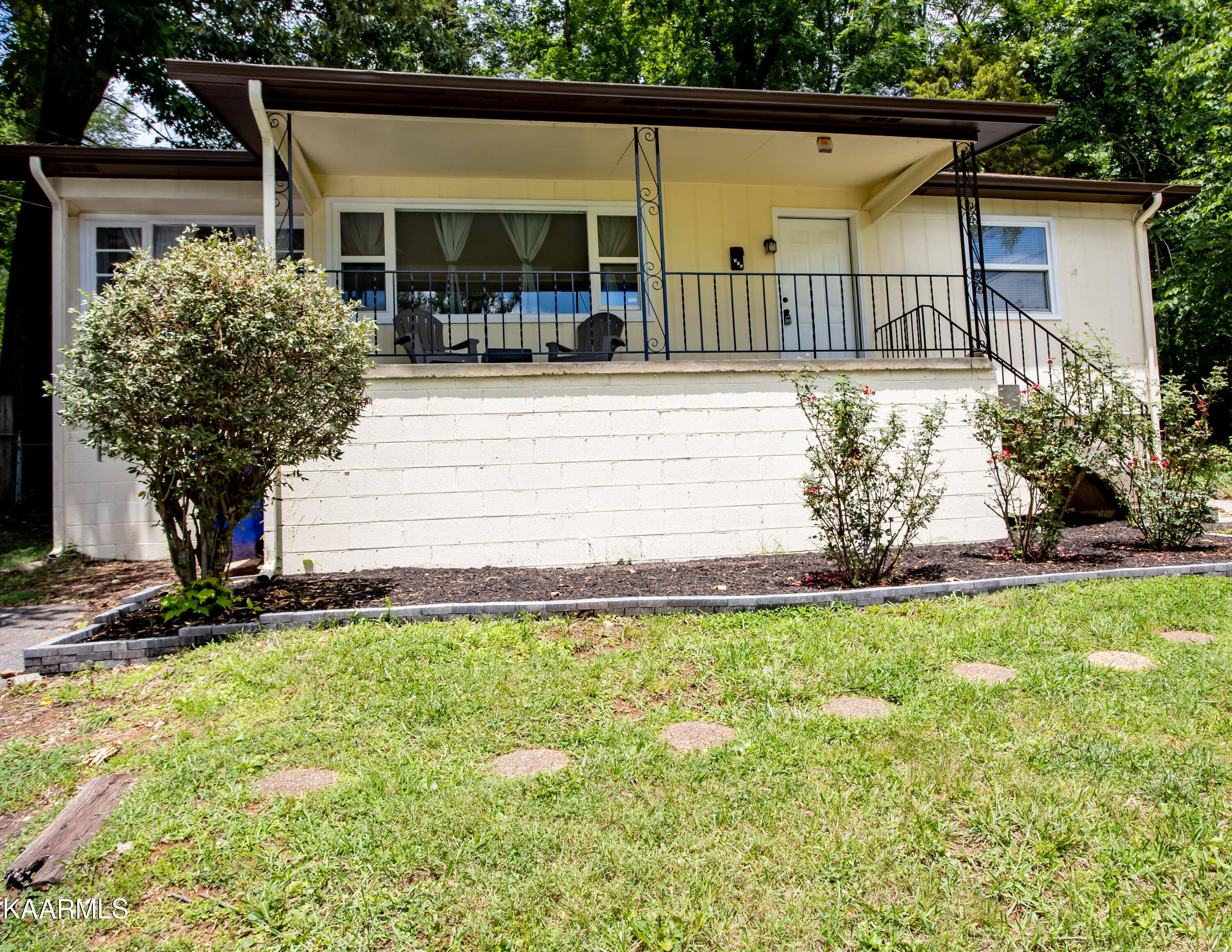 206 Outer Drive Oak Ridge, TN 37830 - Photo 7 of 29 Outer House From Left