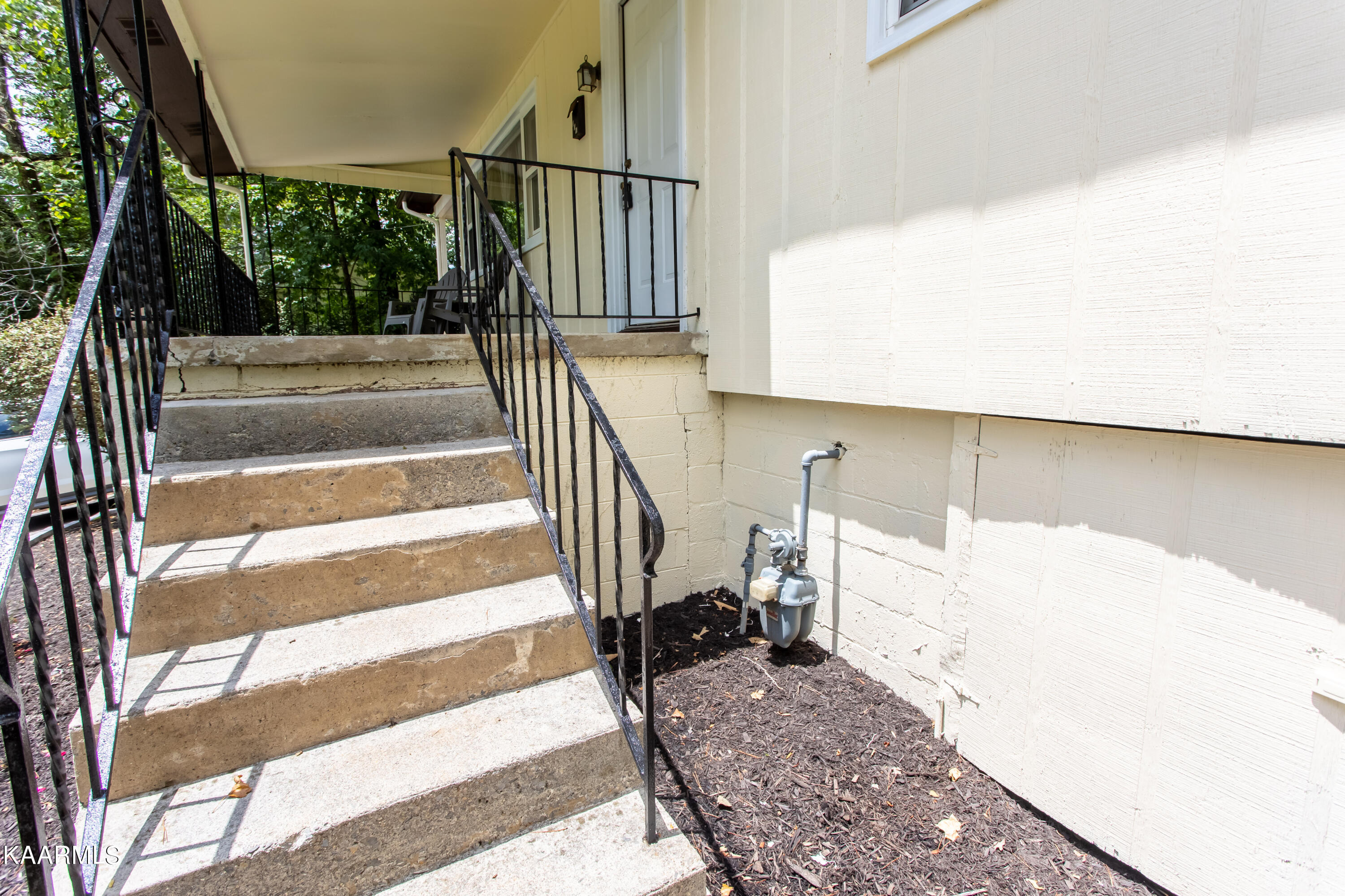 206 Outer Drive Oak Ridge, TN 37830 - Photo 8 of 29 Outer House Steps