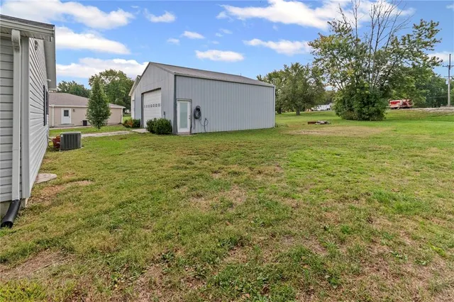 $265,000 | 510 West Samuel Street, Hamilton, MO 64644