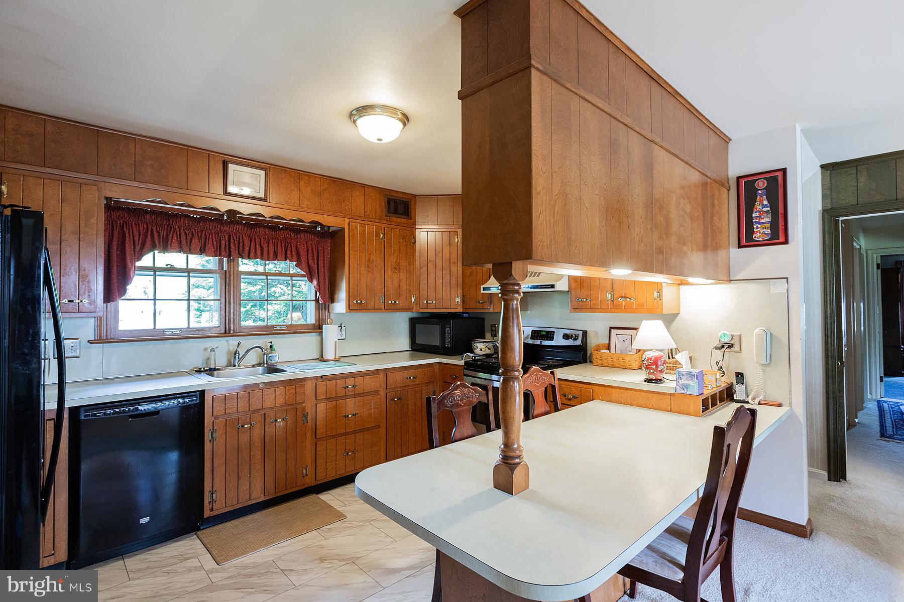 270 Rapho Street Manheim, PA 17545 - Photo 10 of 46 Breakfast Bar