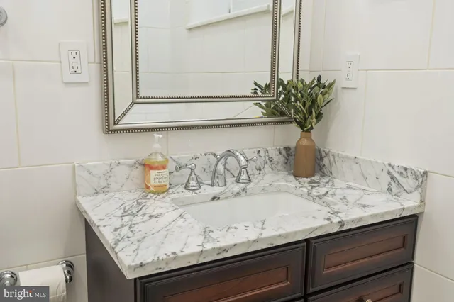 $4,999 | 1819 10th Street Northwest, Unit A, Washington, DC 20001