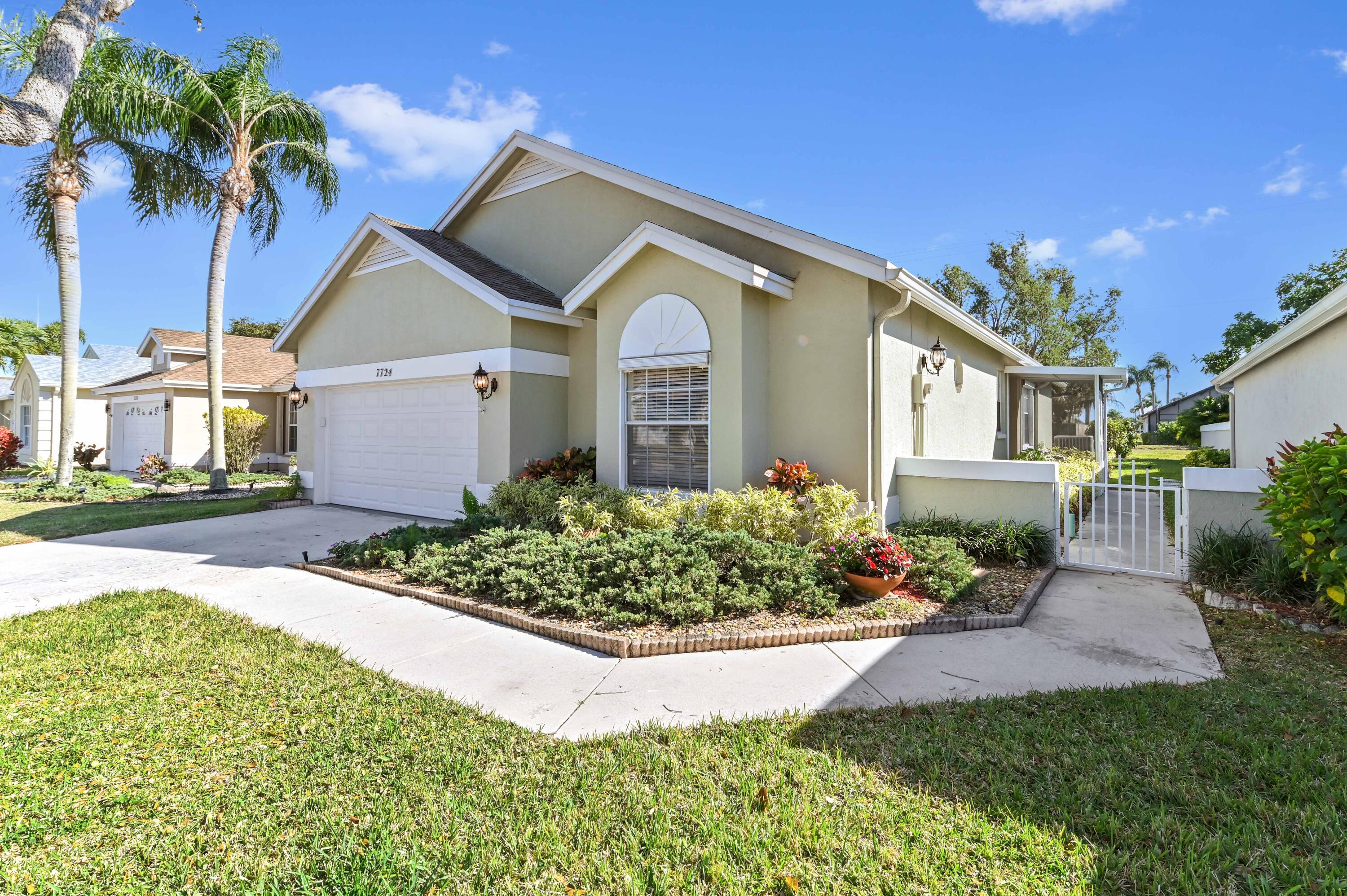 7724 Mansfield Hollow Road Delray Beach, FL 33446 - Photo 3 of 35 Walkway to front entrance