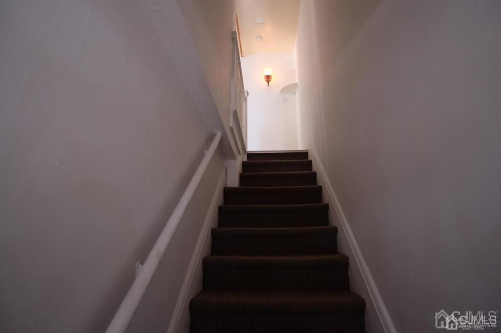 417 Chestnut Street, Unit B Middlesex, NJ 08846 - Photo 2 of 12 a view of entryway