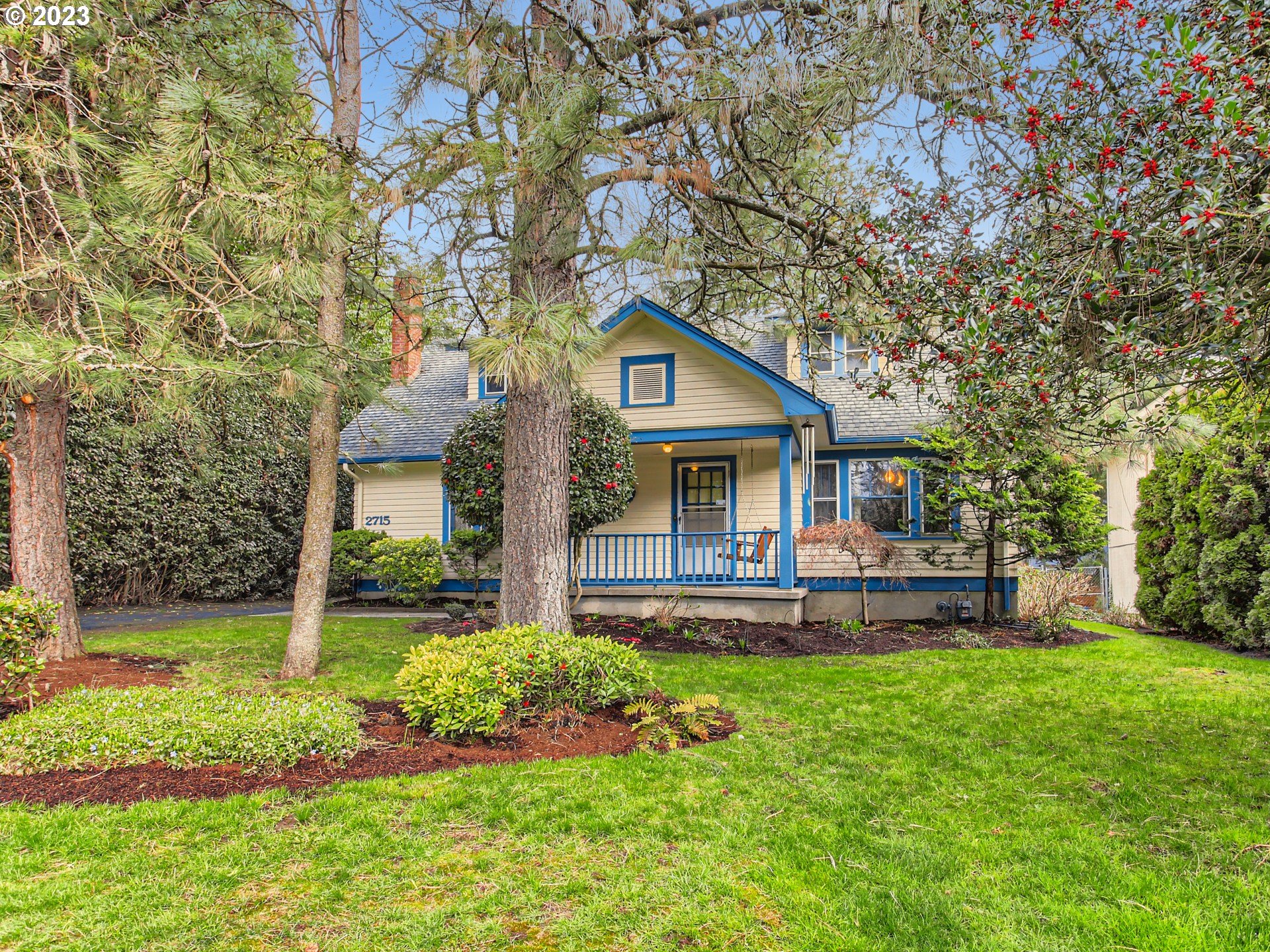 2715 Southwest Taylors Ferry Road Portland, OR 97219 - Photo 1 of 30 Gallery Image 1