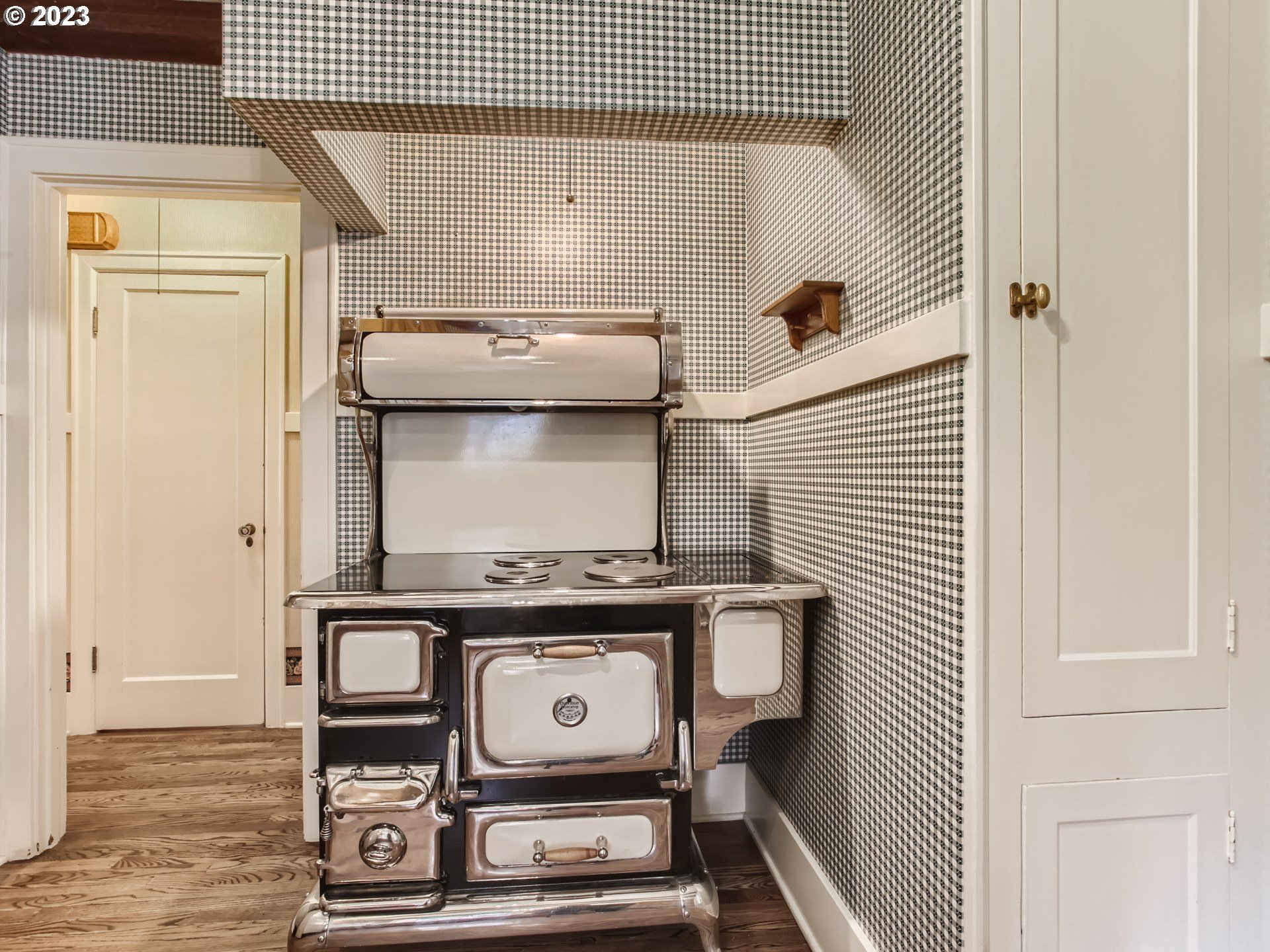 2715 Southwest Taylors Ferry Road Portland, OR 97219 - Photo 11 of 30 Gallery Image 11