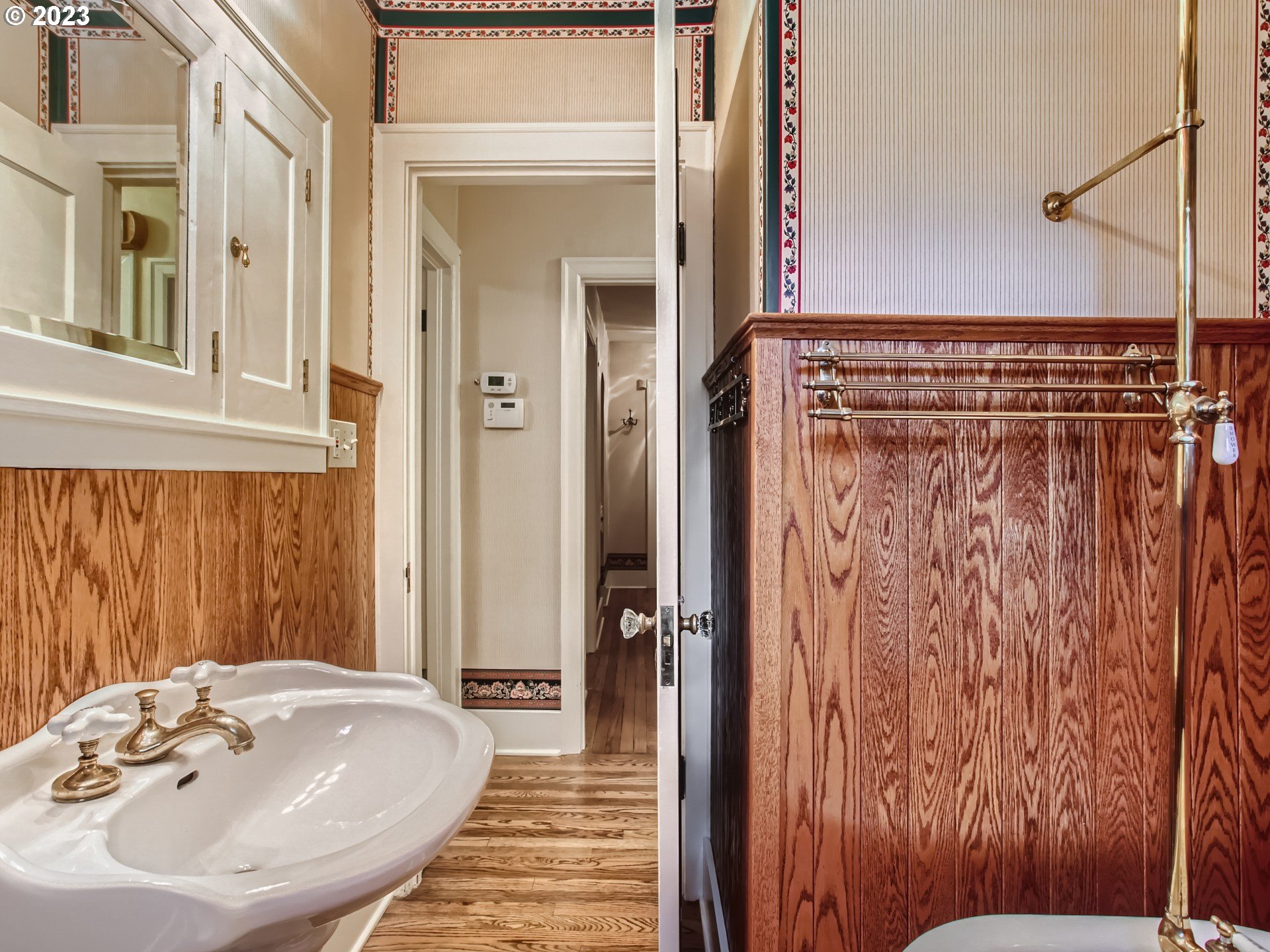 2715 Southwest Taylors Ferry Road Portland, OR 97219 - Photo 14 of 30 Gallery Image 14