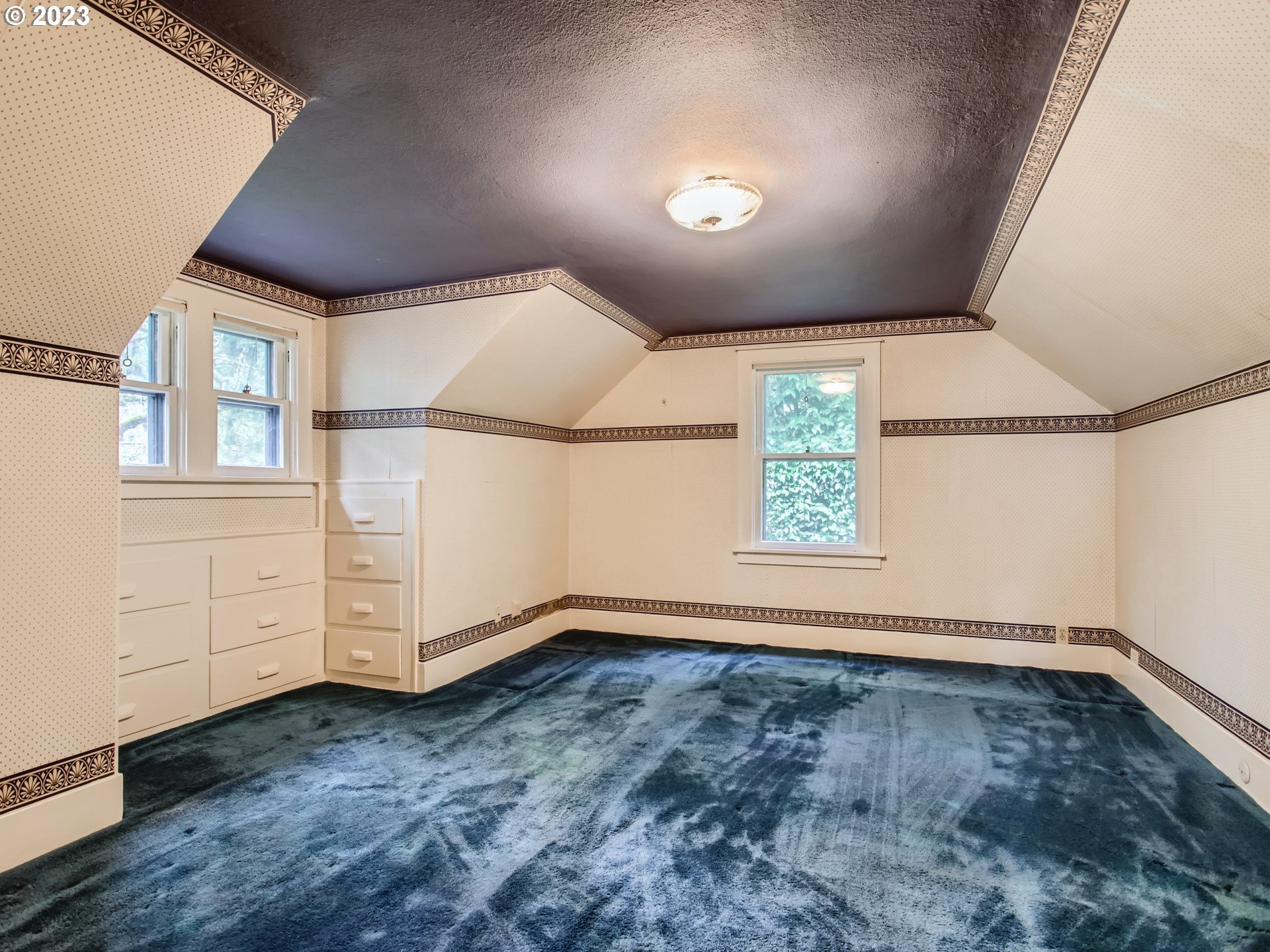 2715 Southwest Taylors Ferry Road Portland, OR 97219 - Photo 16 of 30 Gallery Image 16