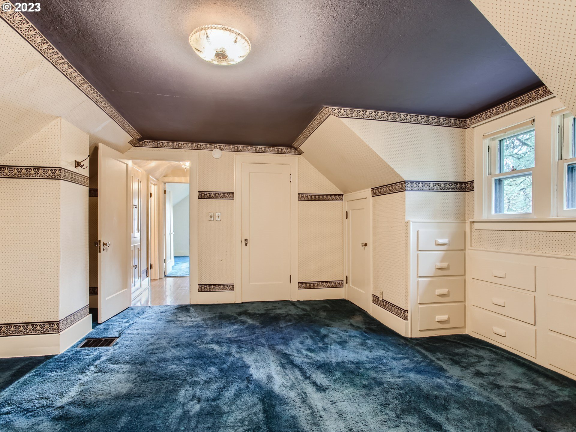 2715 Southwest Taylors Ferry Road Portland, OR 97219 - Photo 17 of 30 Gallery Image 17