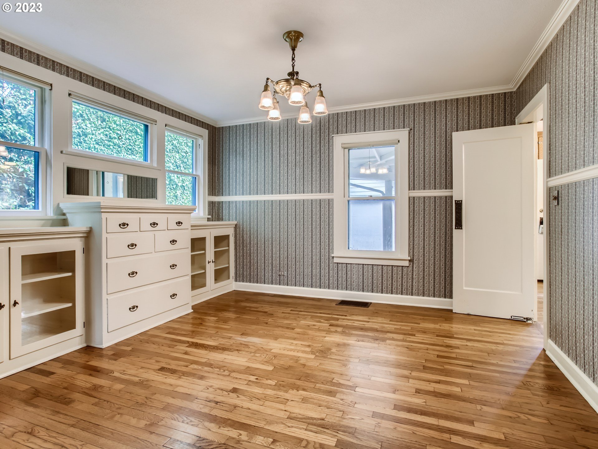 2715 Southwest Taylors Ferry Road Portland, OR 97219 - Photo 7 of 30 Gallery Image 7