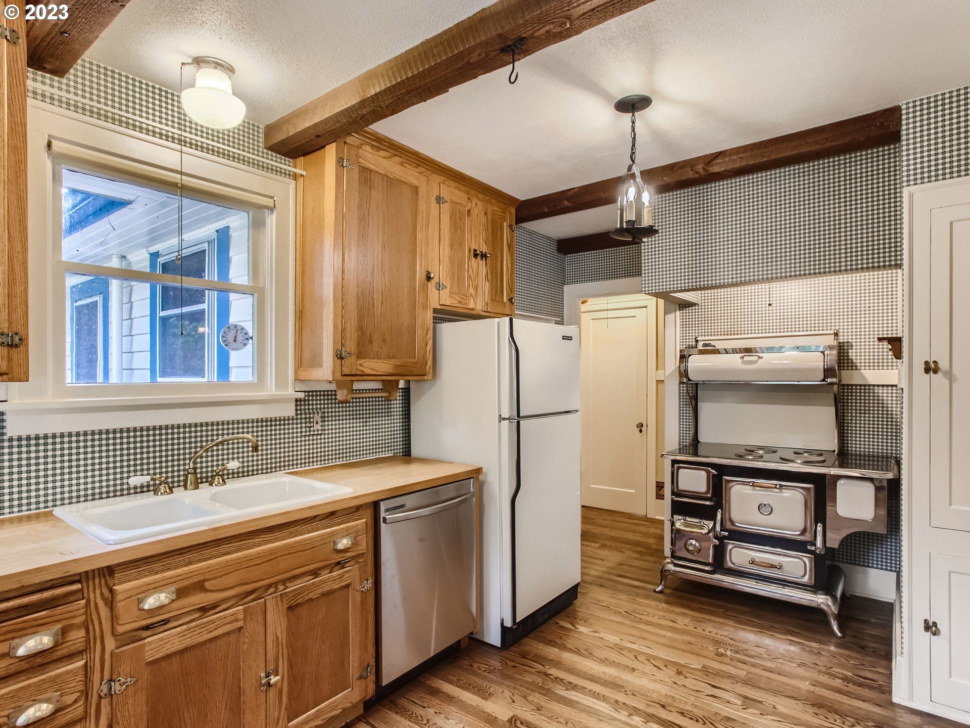 2715 Southwest Taylors Ferry Road Portland, OR 97219 - Photo 8 of 30 Gallery Image 8