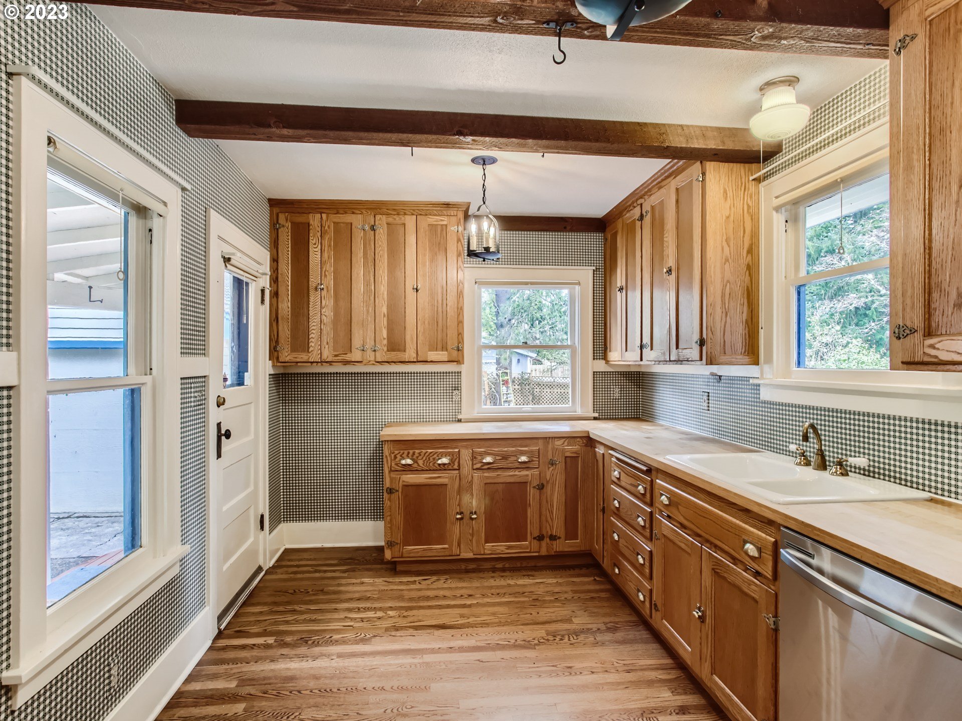 2715 Southwest Taylors Ferry Road Portland, OR 97219 - Photo 9 of 30 Gallery Image 9