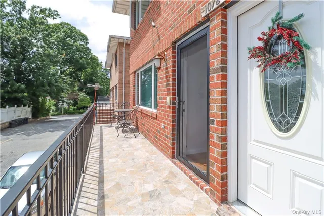 a view of a house with a tree