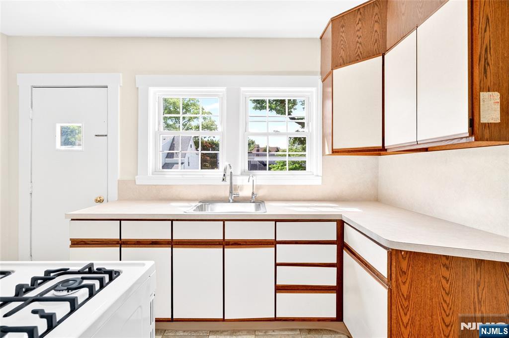 825 Main Street, Unit A Hackensack, NJ 07601 - Photo 14 of 48