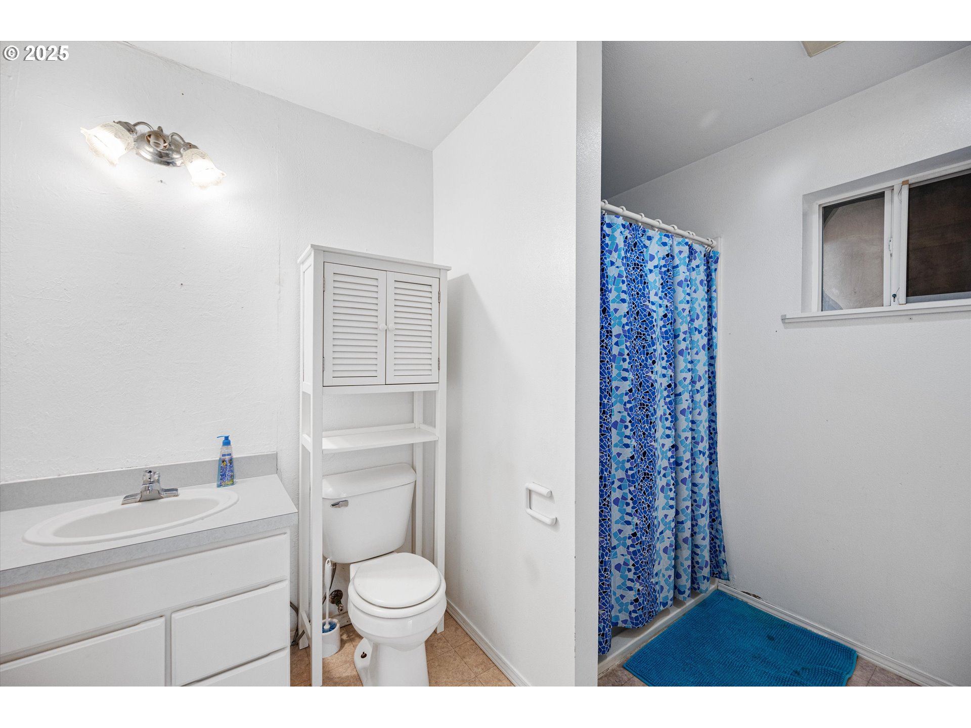 9620 Wells Landing Road Independence, OR 97351 - Photo 14 of 22 a bathroom with a toilet a sink a vanity and mirror
