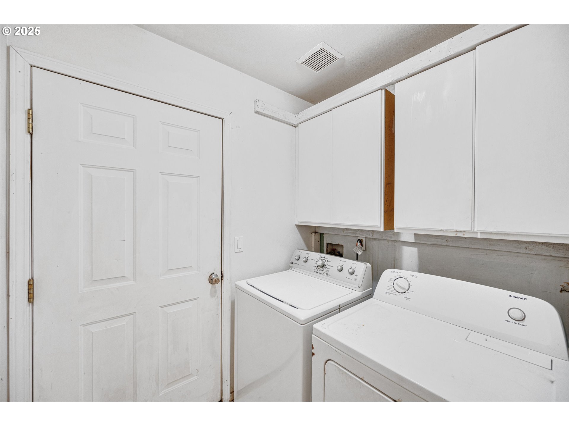 9620 Wells Landing Road Independence, OR 97351 - Photo 15 of 22 a utility room with dryer and washer