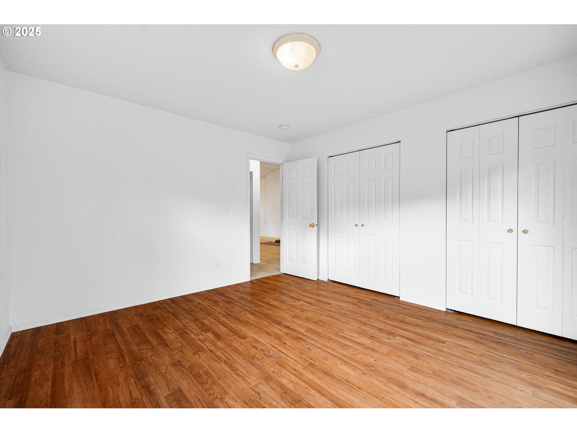 9620 Wells Landing Road Independence, OR 97351 - Photo 17 of 22 a big room with closet and windows