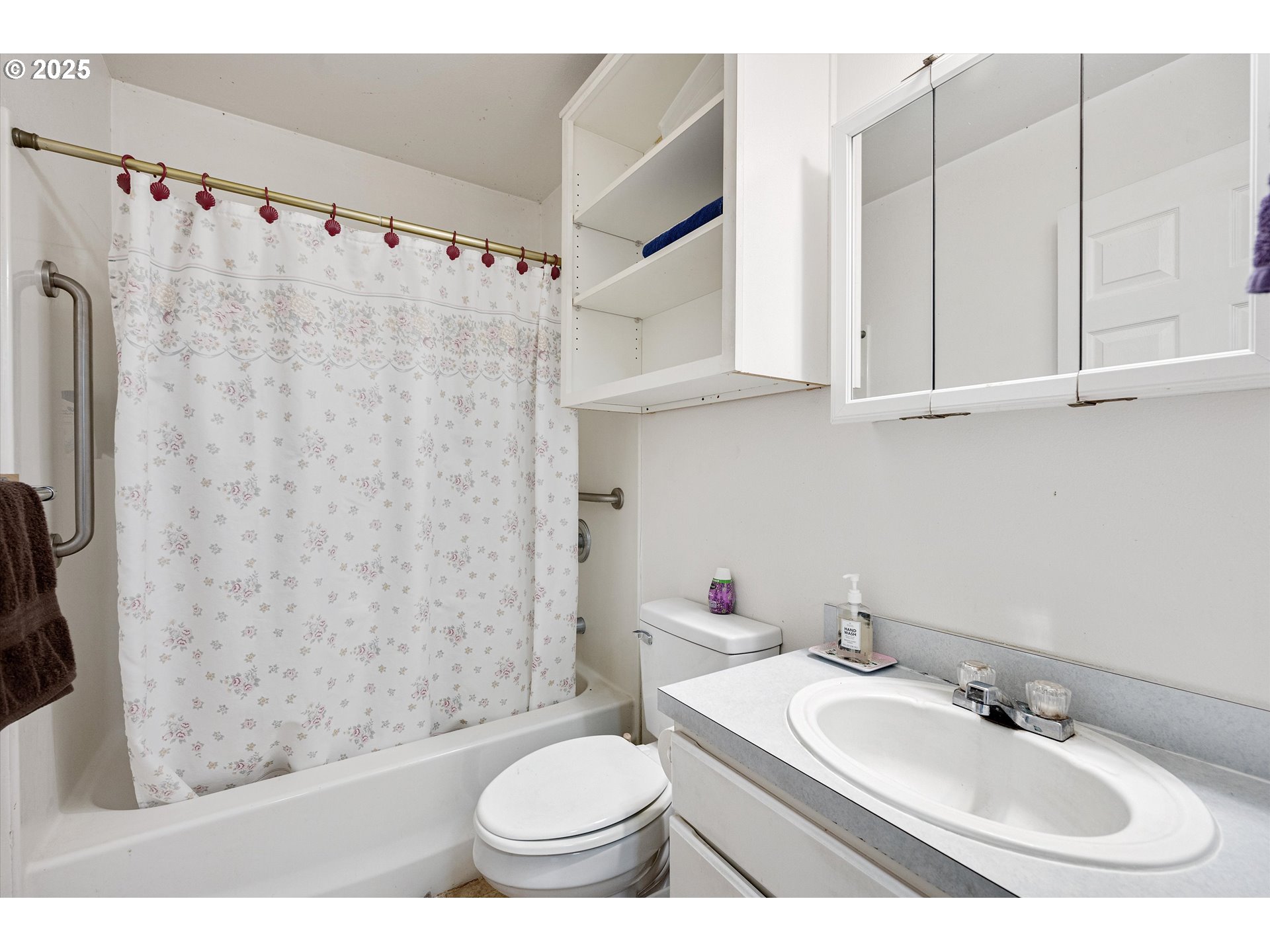 9620 Wells Landing Road Independence, OR 97351 - Photo 18 of 22 a bathroom with a sink toilet and shower