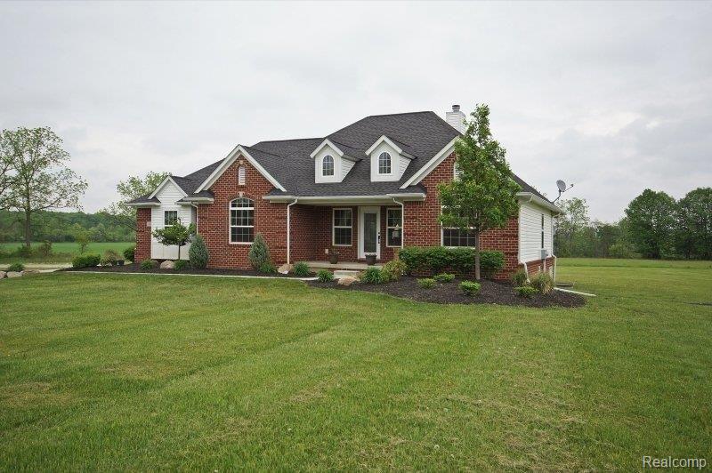 9382 Spencer Road South Lyon, MI 48178 - Photo 2 of 23 DSC08581.JPG