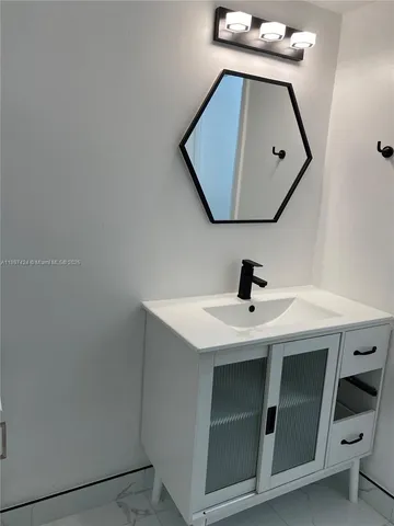 $2,300 | 9455 West Flagler Street, Unit C308, Miami, FL 33174