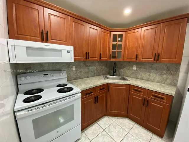 $2,300 | 9455 West Flagler Street, Unit C308, Miami, FL 33174