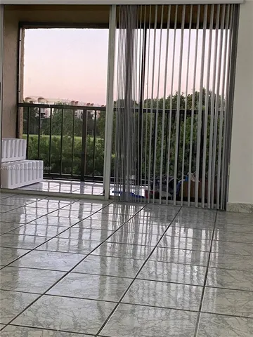 $2,300 | 9455 West Flagler Street, Unit C308, Miami, FL 33174