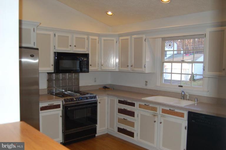545 Ridgley Road Crownsville, MD 21032 - Photo 3 of 9 Kitchen