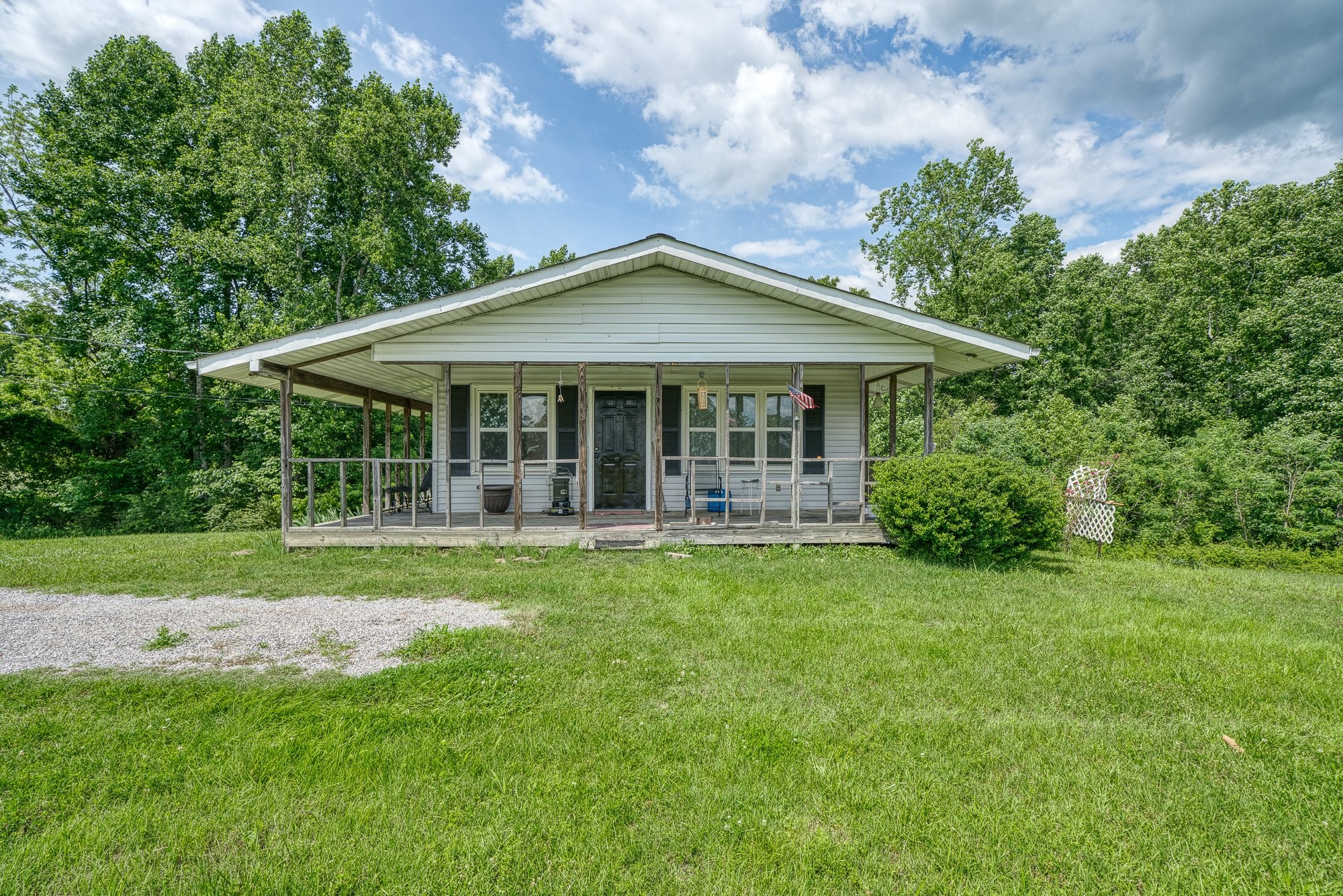 1121 East Gooseneck Road Doyle, TN 38559 - Photo 2 of 20 a front view of a house with a yard