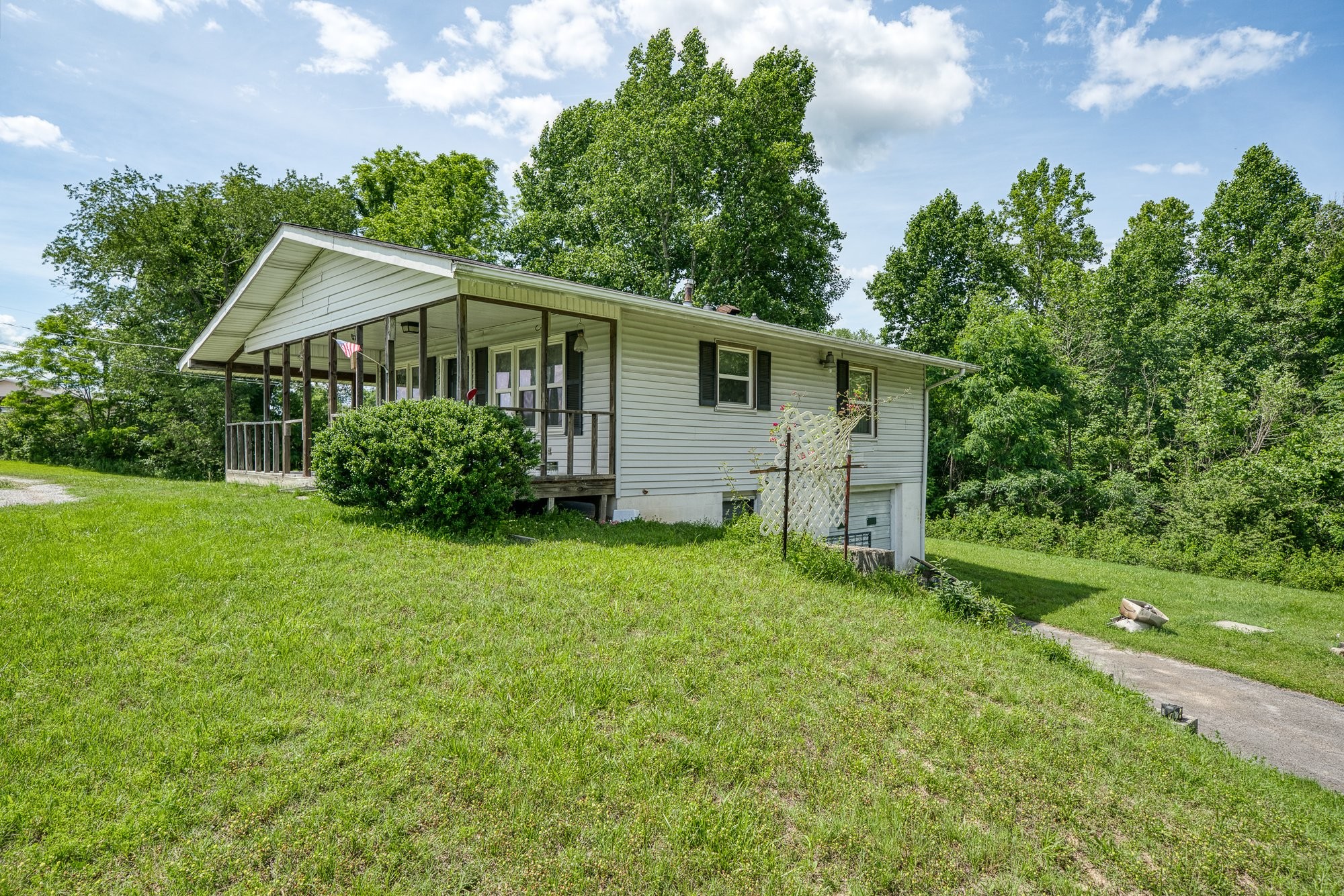 1121 East Gooseneck Road Doyle, TN 38559 - Photo 3 of 20 a front view of house with yard and green space