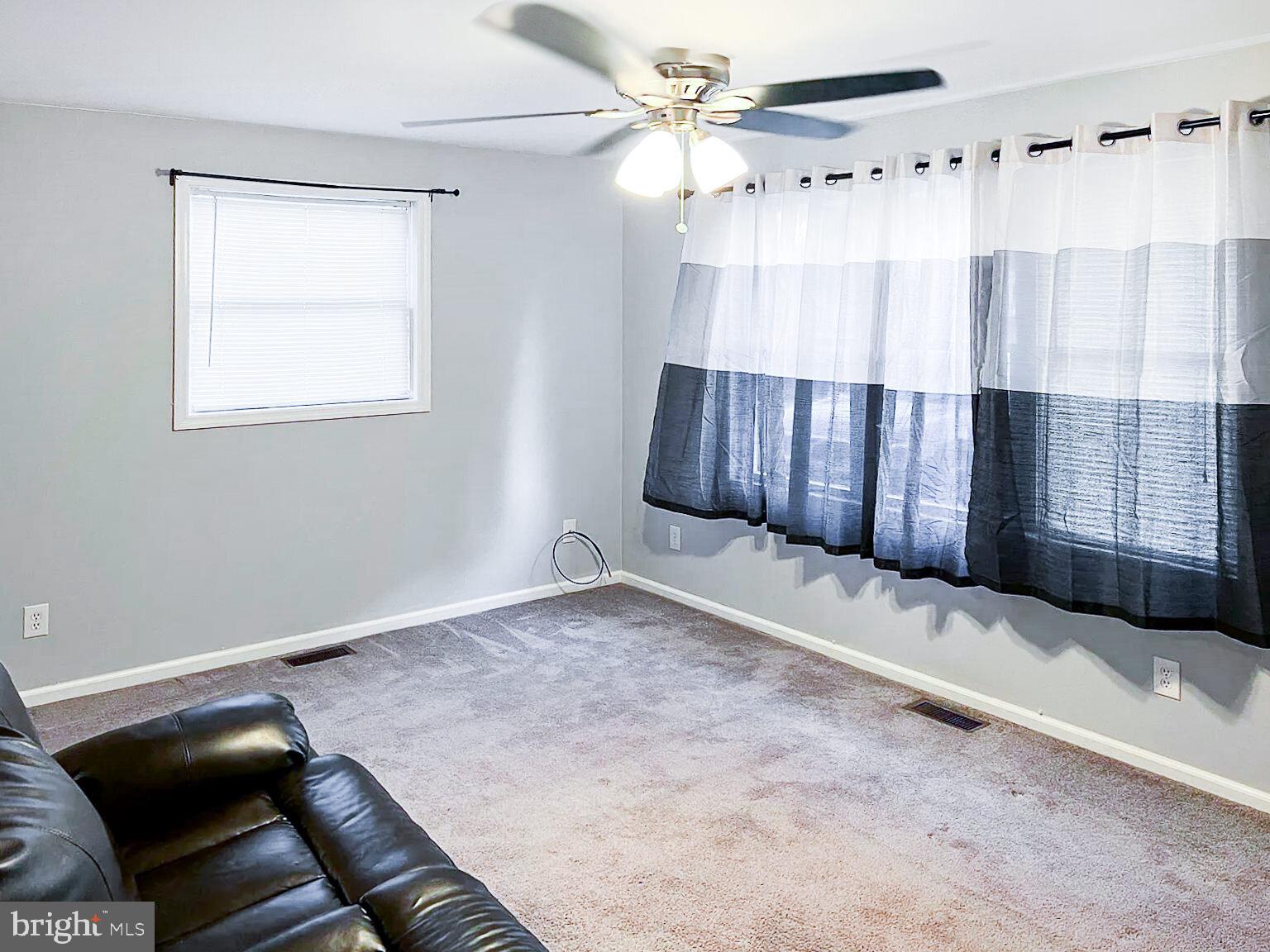 140 Friendship Road Elkton, MD 21921 - Photo 2 of 8 Living room