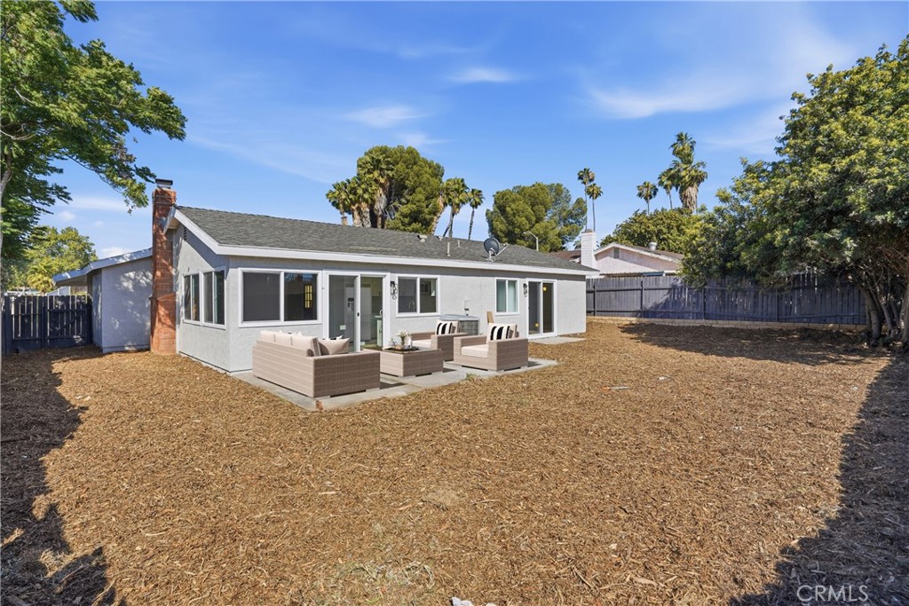 2924 Louisiana Place Riverside, CA 92506 - Photo 39 of 42 a front view of a house with a porch