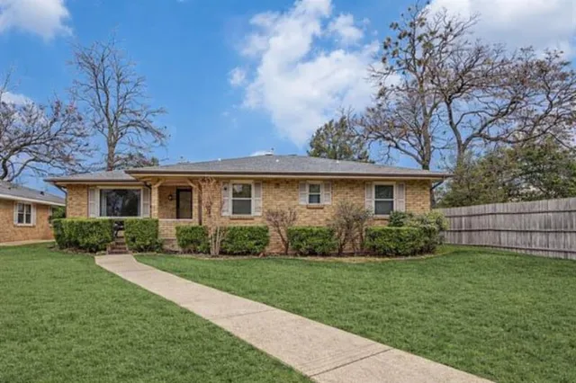 $2,500 | 2936 Woodmere Drive, Dallas, TX 75233